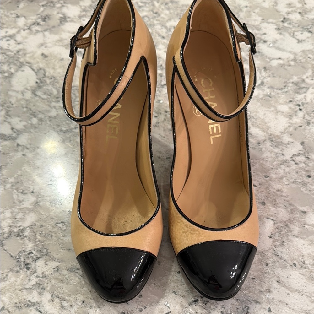 CHANEL classic Mary Jane heels